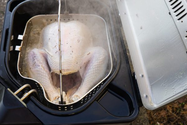 Outdoor vs Indoor Turkey Fryer: How to Choose the Right Deep Fryer